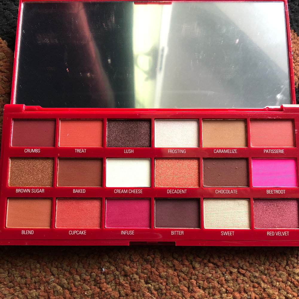 MUR Red Velvet Palette - Like New
